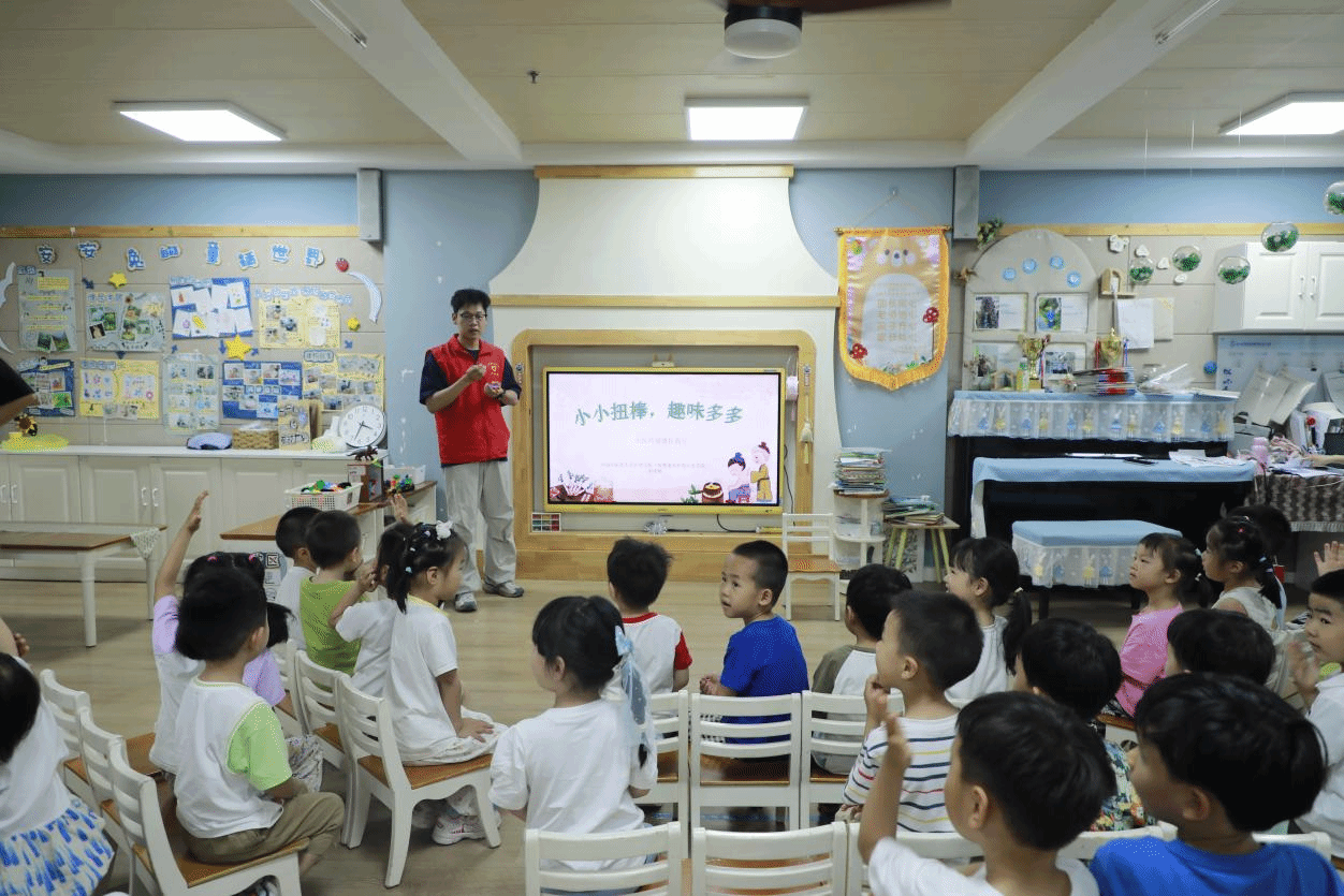 护理学院（智慧康养护理行业学院）开展“小小扭棒，趣味多多”中医药文化启蒙行活动