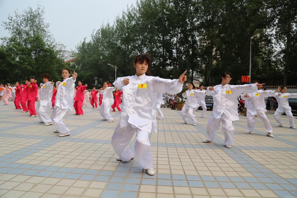 二附院举办纪念5.12国际护士节八段锦表演赛